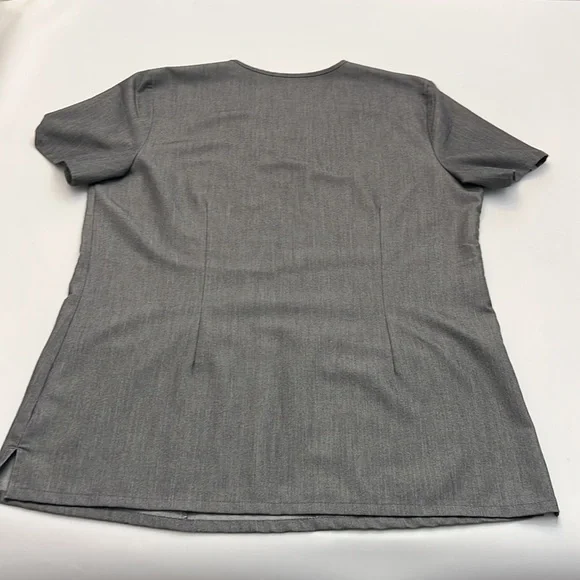FIGS technical collection gray shirt sleeve size M ** has small imperfection ** - Picture 4 of 11